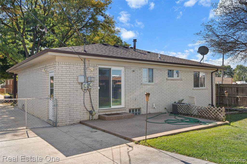 8057 Helen, Center Line, MI 48015 — Photo 18