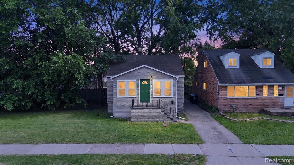 8512 Fisher Avenue, Warren, MI 48089 — front exterior