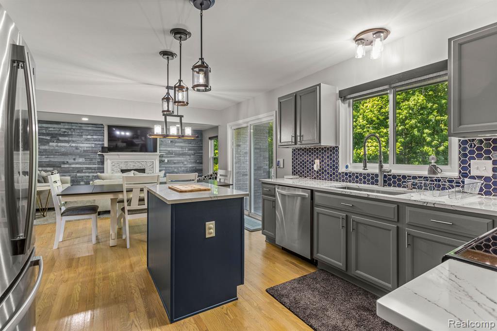 48464 GREENWICH Lane, Canton, MI 48188 — Photo 12