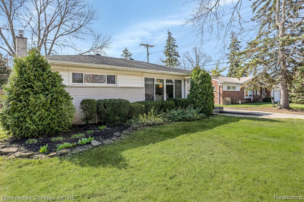 9030 TEXAS Street, Livonia, MI 48150 — Photo 2
