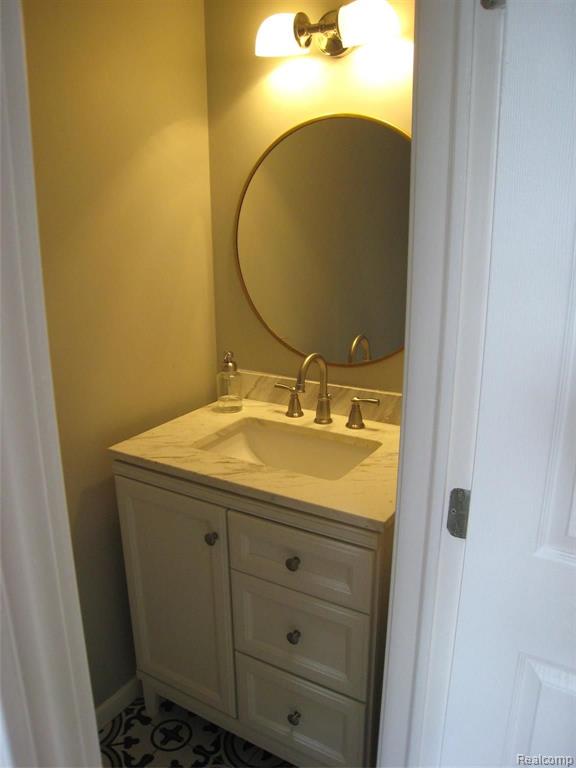 4936 CARRINGTON Drive, Rochester, MI 48306 — Photo 11