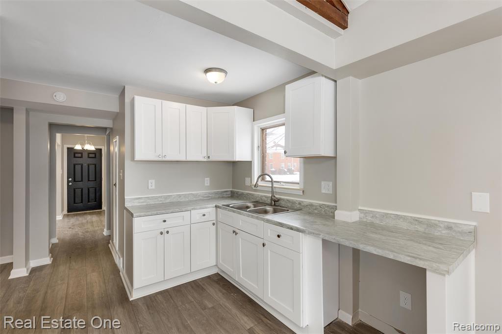 19196 Berden Street, Grosse Pointe, MI 48236 — Photo 15