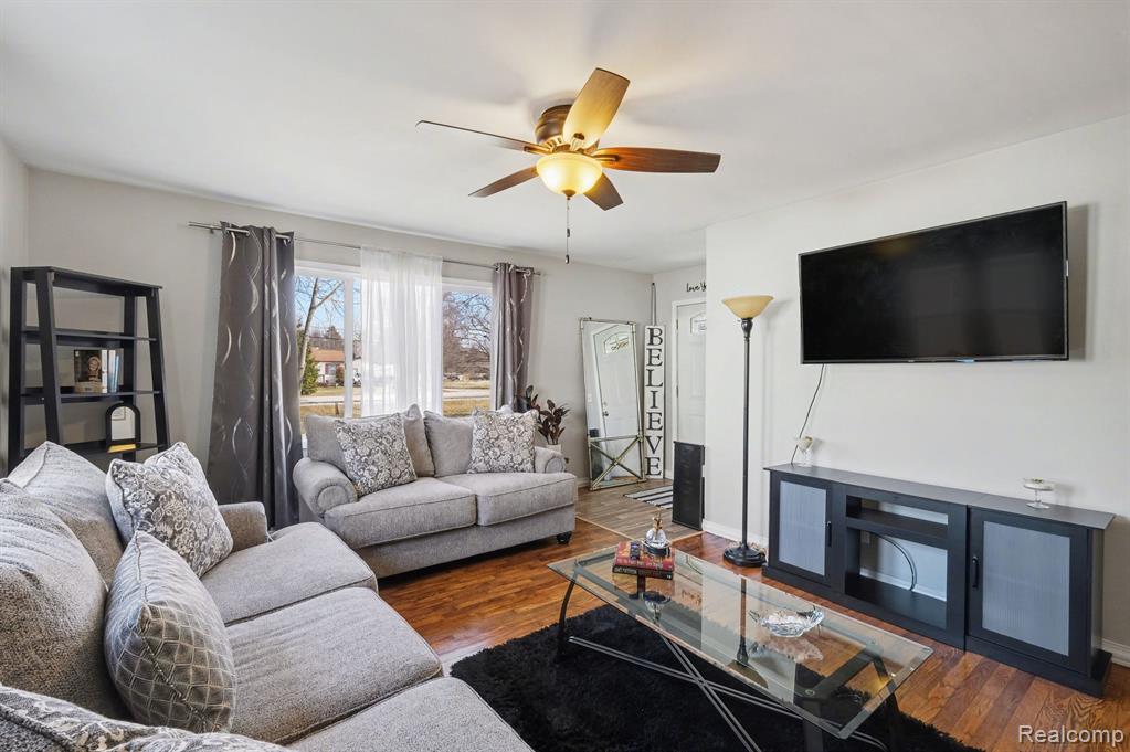 5091 W Carpenter Road, Flint, MI 48504 — Photo 8