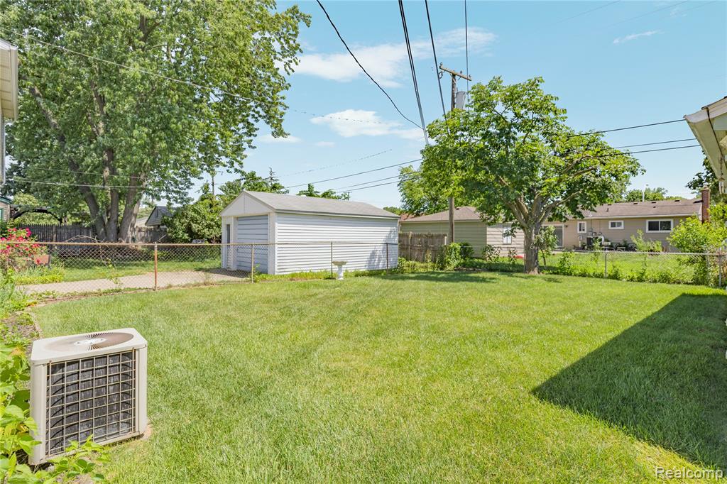 33441 Leona Street, Garden City, MI — Photo 35