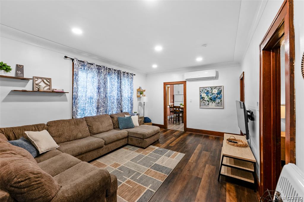 2257 Hewitt Street, Hamtramck, MI 48212 — Photo 15