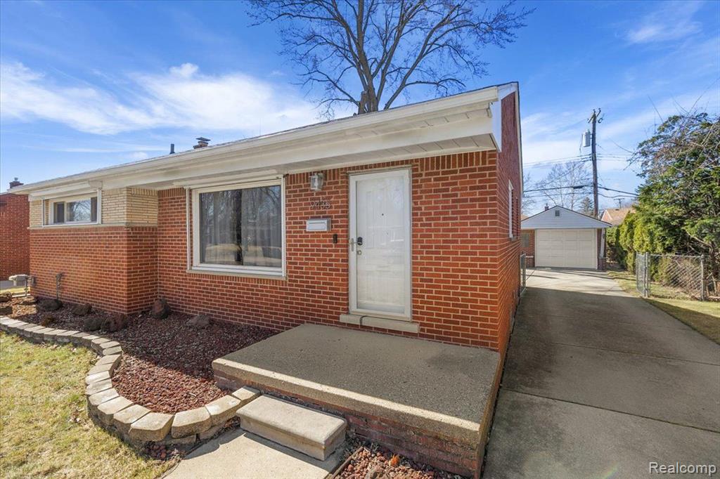 9435 GILLMAN Street, Livonia, MI 48150 — Photo 4