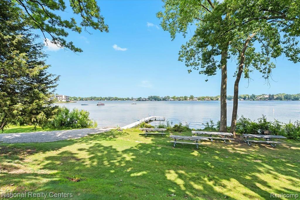 4258 WESTOVER Drive, West Bloomfield, MI 48323 — Photo 11