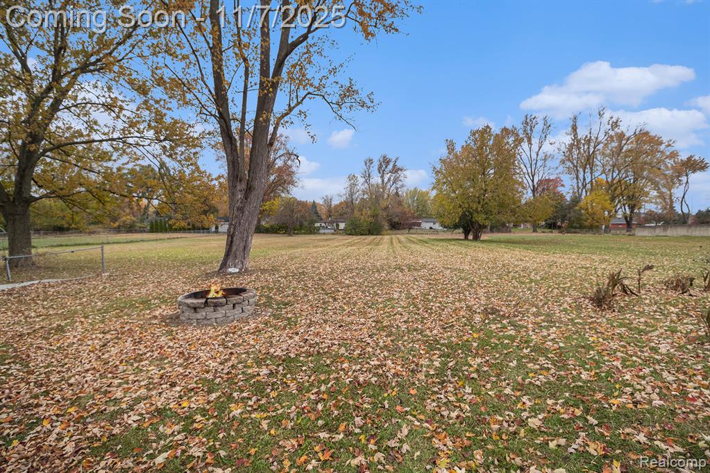 5555 Kreger Street, Sterling Heights, MI 48310 — Photo 17