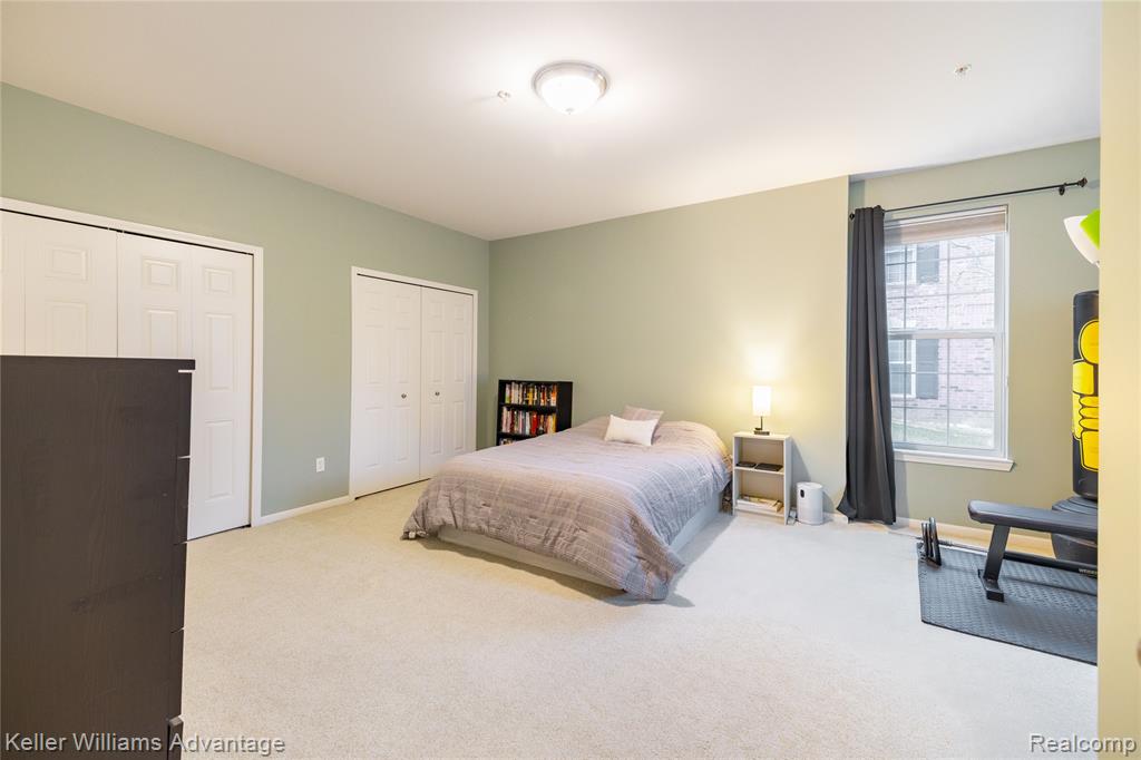 921 E Summerfield Glen Circle, Ann Arbor, MI 48103 — Photo 16