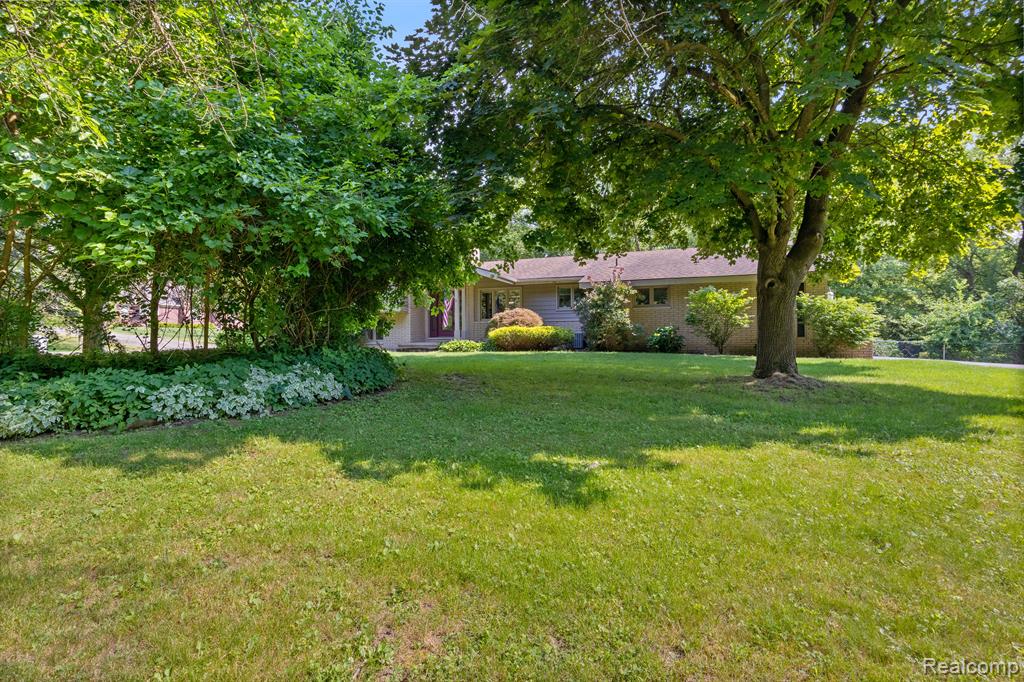54655 PONTIAC Trail, Milford, MI 48381 — Photo 37