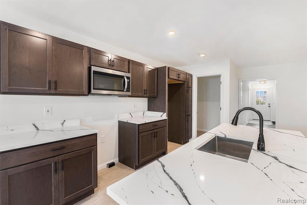 7033 BEECHER Road, Flint, MI 48532 — Photo 15