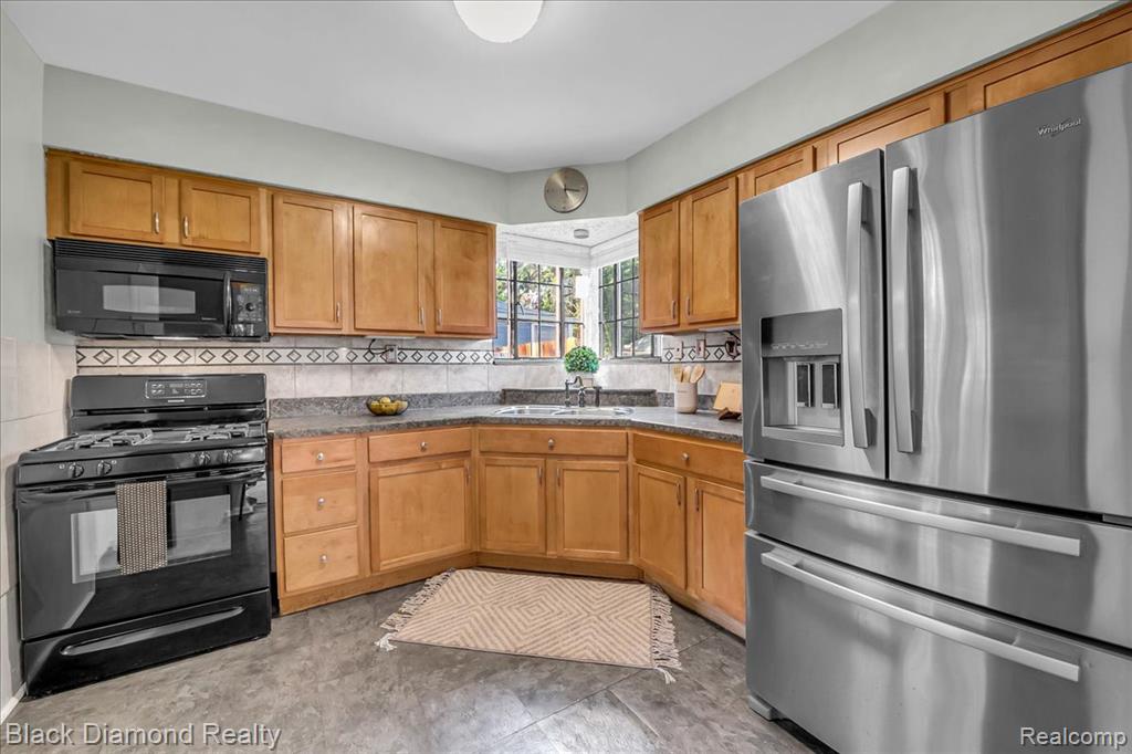 5500 Harvard Road, Detroit, MI 48224 — Photo 18