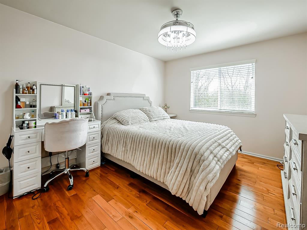 5221 Sandlewood Drive, Commerce Twp, MI 48382 — Photo 32