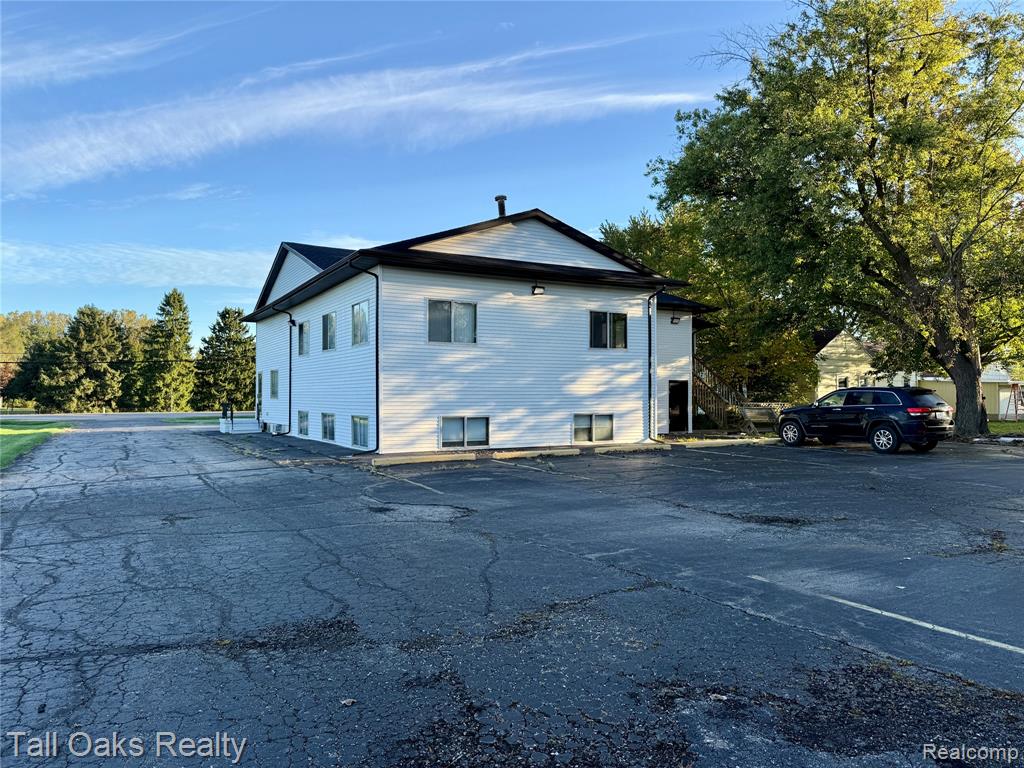 5046 DAVISON Road, Burton, MI 48509 — Photo 4