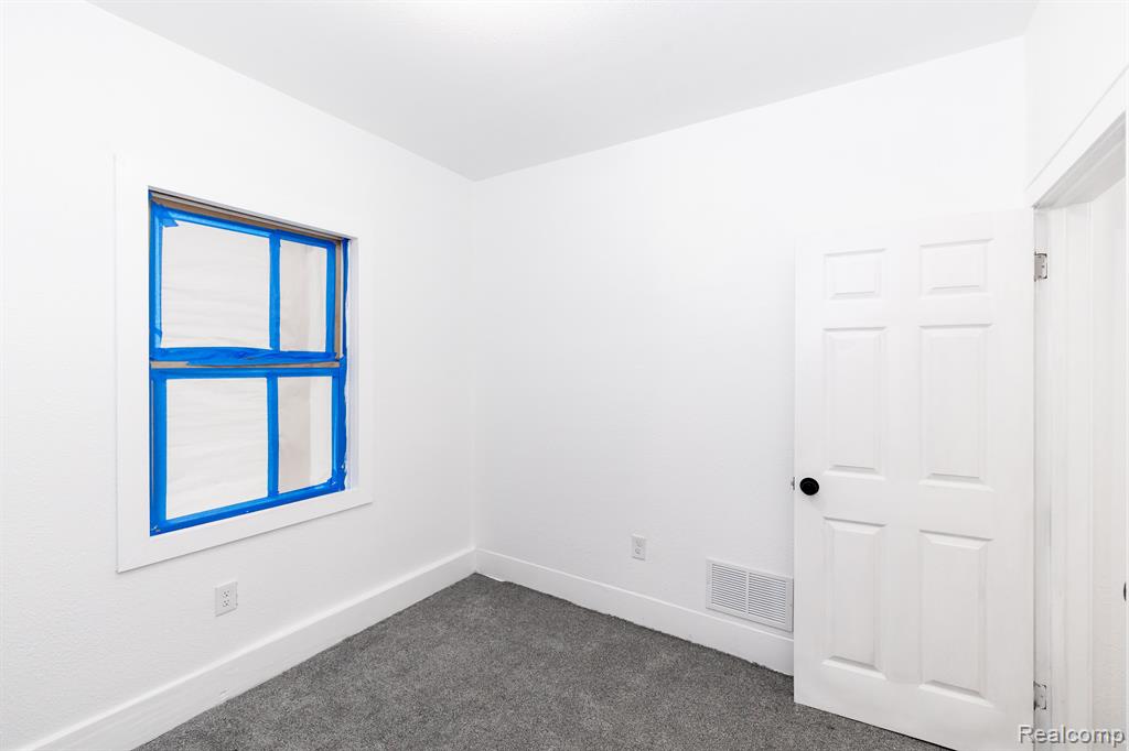 12544 E CANFIELD Street, Detroit, MI 48215 — Photo 17