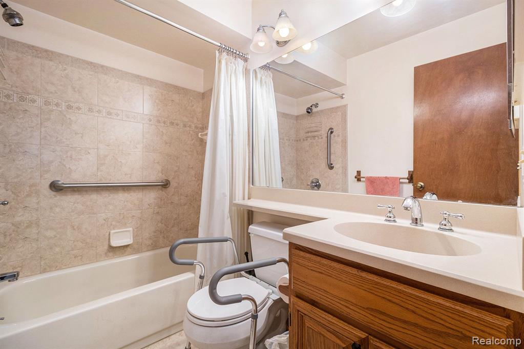 49593 LAUREL HEIGHTS Court, 87, Shelby Twp, MI 48315 — Photo 18