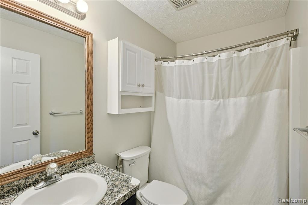 826 CRICKET Crossing, Pinckney, MI 48169 — Photo 22