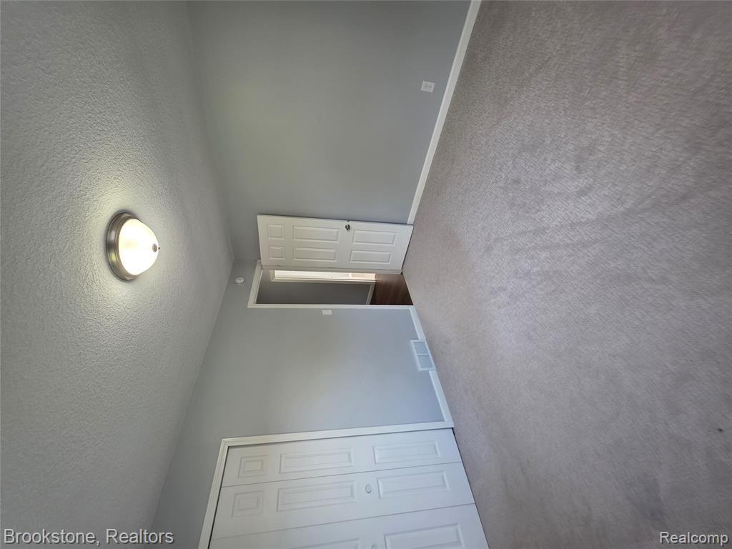 420 Sunnyside Drive, Flushing, MI 48433 — Photo 24