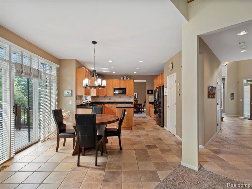 7253 CARLYLE, West Bloomfield, MI — Photo 24