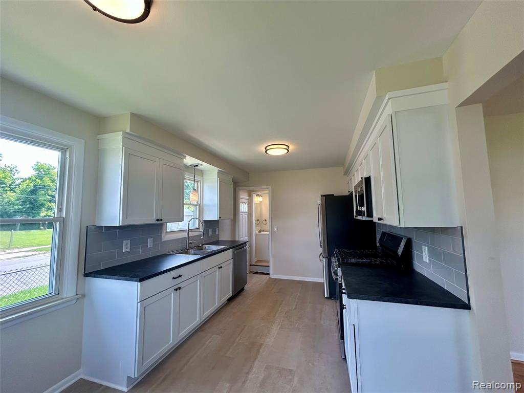 86 E Columbia Avenue, Pontiac, MI 48340 — Photo 3