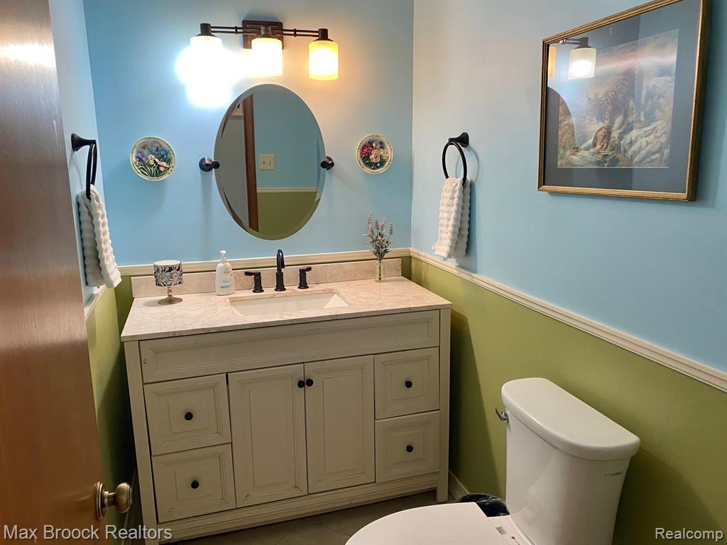 16226 PINE RIDGE Drive N, Fraser, MI 48026 — Photo 20