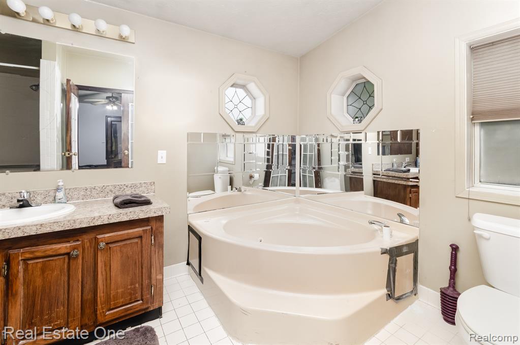 43529 Medea Drive, Clinton Twp, MI 48036 — Photo 15