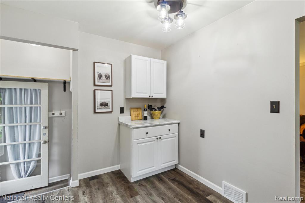 4458 Harding Street, Dearborn Heights, MI 48125 — Photo 10
