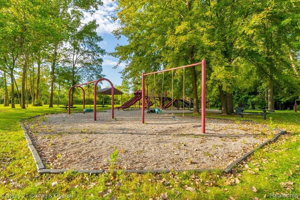 33172 Swallow Drive, Rockwood, MI — Photo 28