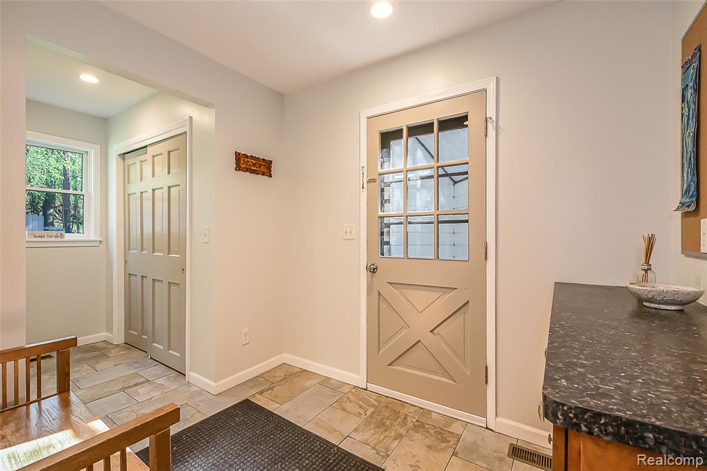 2694 WAYSIDE Drive, Ann Arbor, MI 48103 — Photo 38