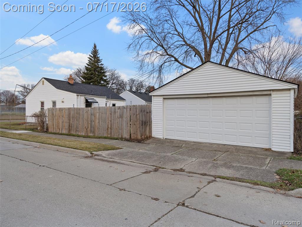 904 E Otis Avenue, Hazel Park, MI 48030 — Photo 5