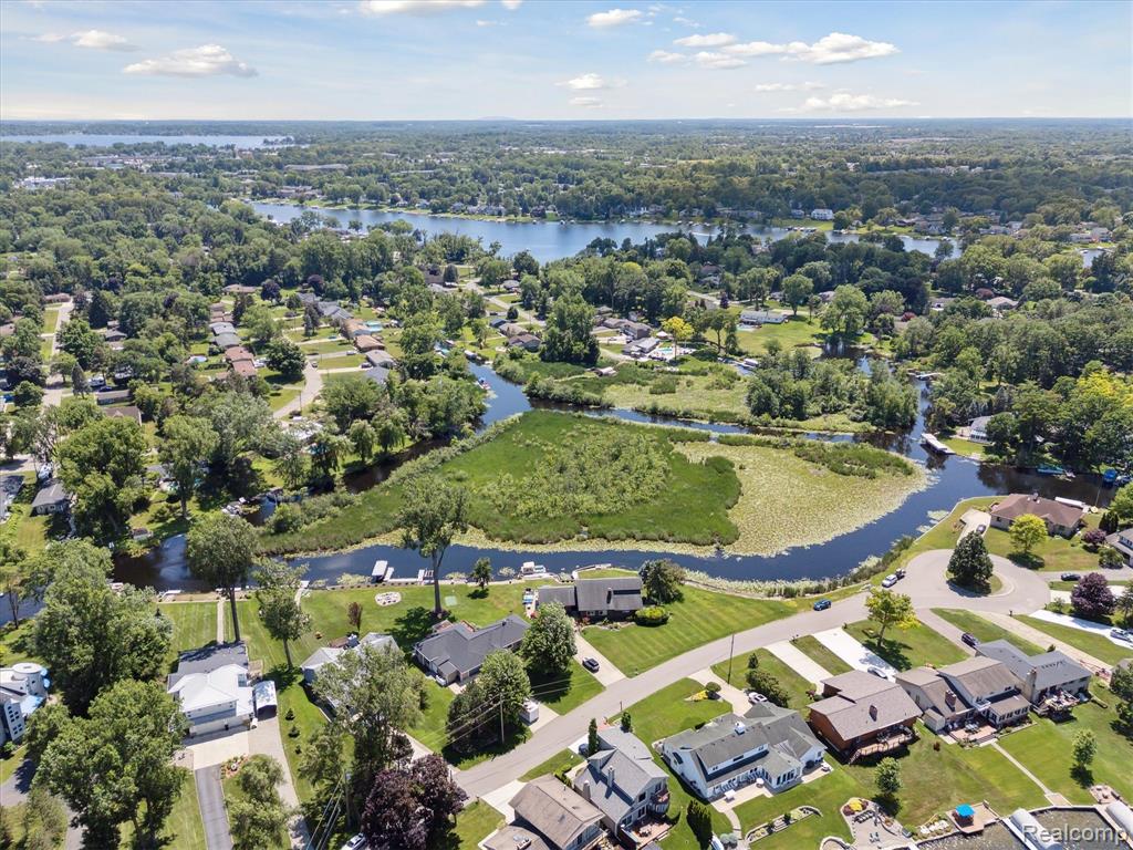 319 Angola Street, Wolverine Lake, MI 48390 — Photo 50