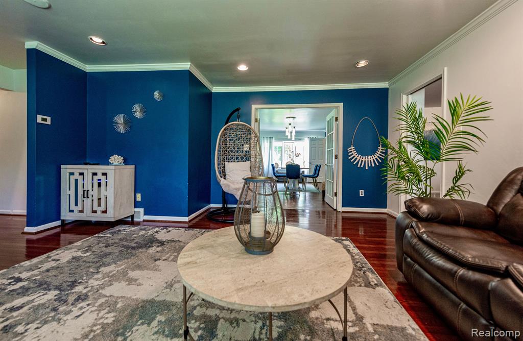 6861 N CLUNBURY Road, West Bloomfield, MI — Photo 11