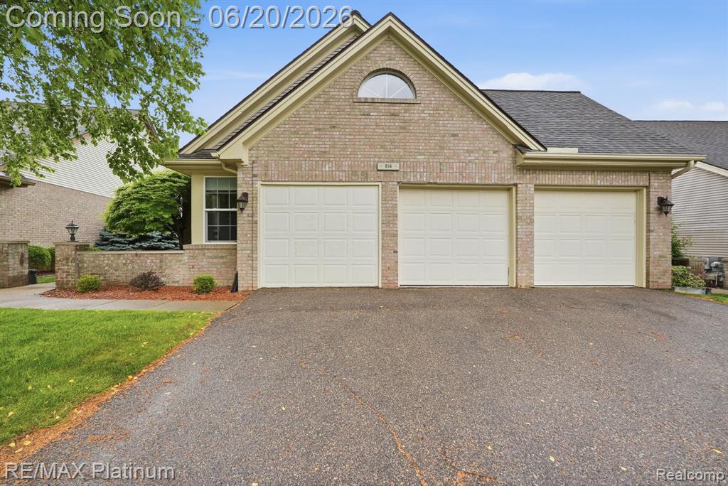 814 Whisperwood Drive, Fenton, MI 48430 — Photo 2