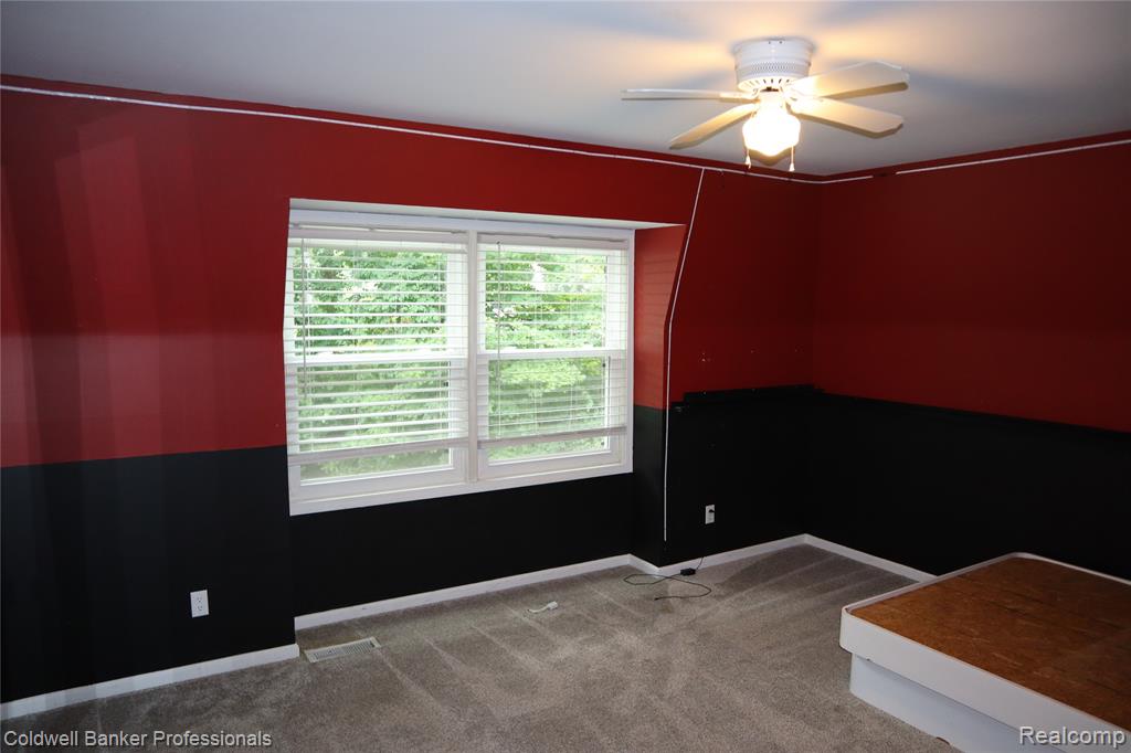 5435 S Sycamore Drive, Burton, MI 48509 — Photo 35
