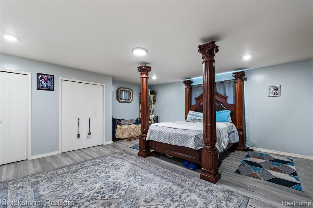 6921 Robindale Avenue, Dearborn Heights, MI 48127 — Photo 17