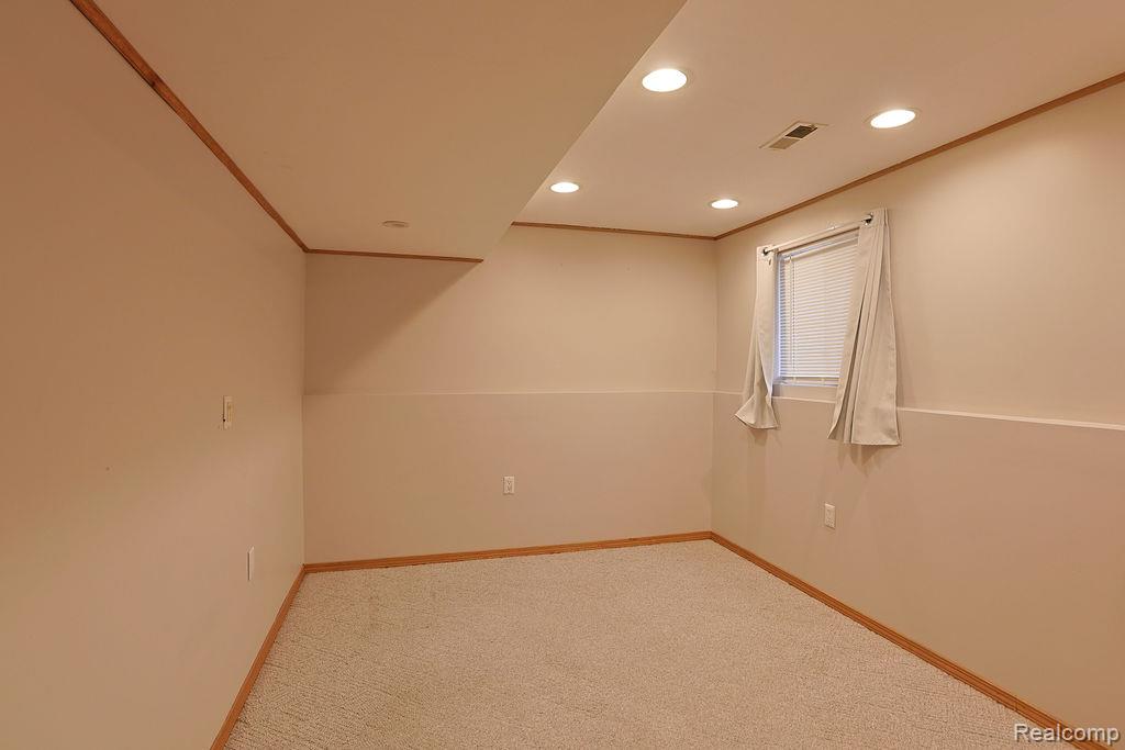 43428 Hartwick Drive, Sterling Heights, MI 48313 — Photo 36