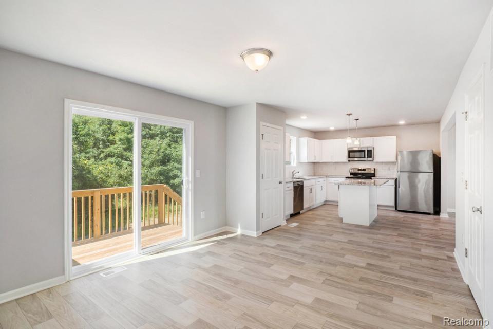 6122 Sage Court, Grand Blanc, MI 48439 — Photo 8