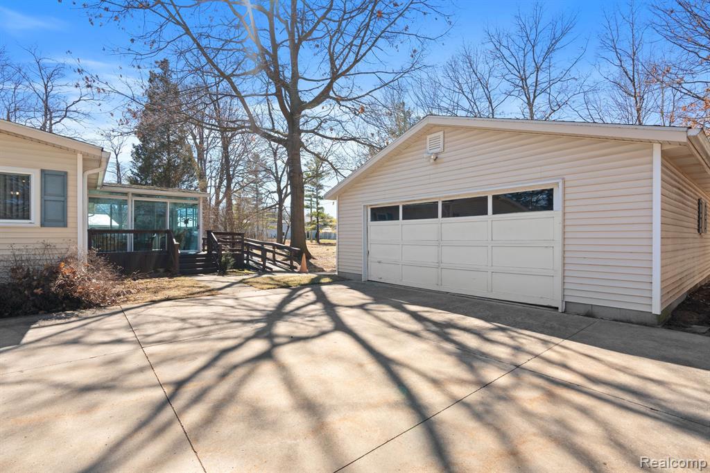 5269 LAKESHORE Road, Fort Gratiot, MI 48059 — Photo 22