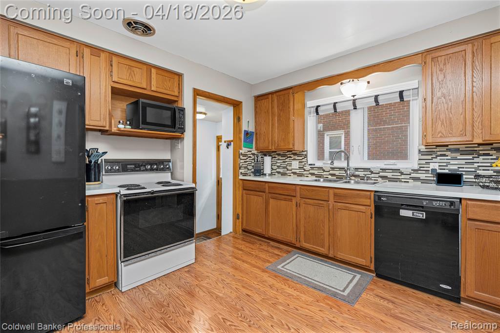 1544 Dorthen Avenue, Grosse Pointe Woods, MI 48236 — Photo 20