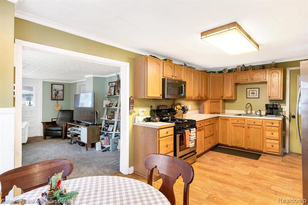 407 OAKLAND Street, Holly, MI 48442 — Photo 7