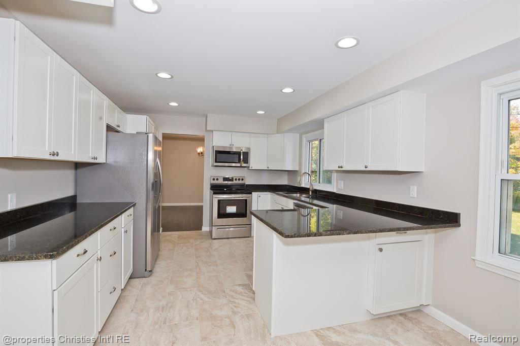 5582 NORTHCOTE, West Bloomfield, MI — Photo 92