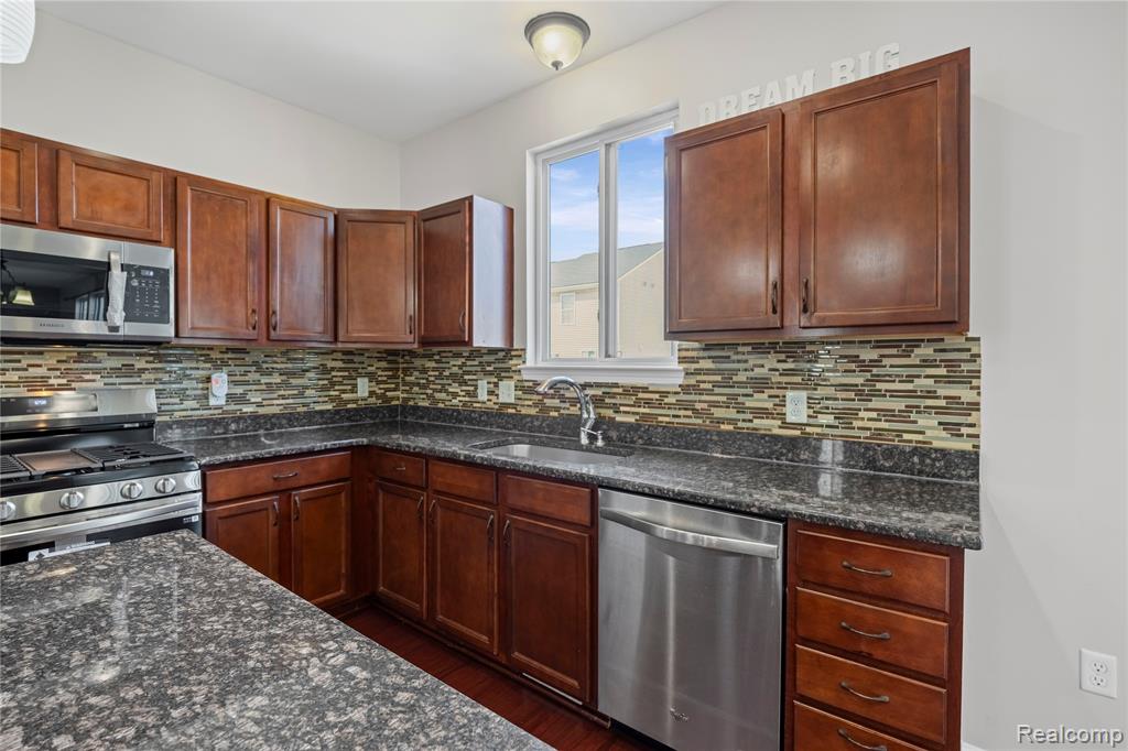 42613 Meridian Drive, Sterling Heights, MI 48313 — Photo 11