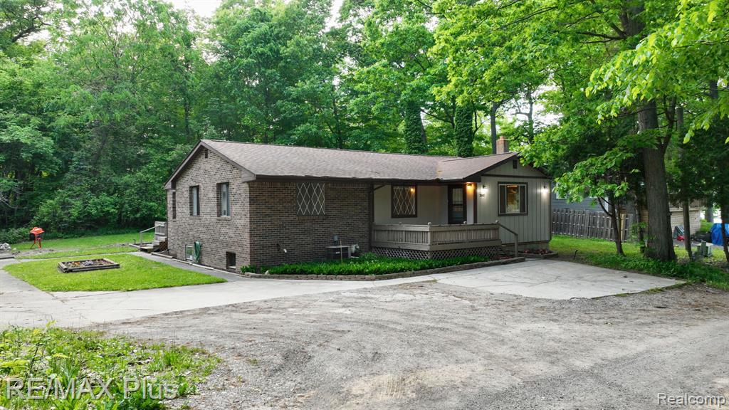 2047 Hickory Drive, Lapeer, MI 48446 — Photo 38