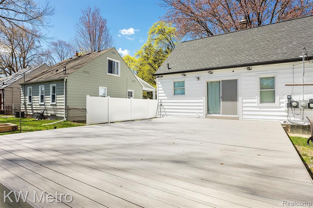 706 N REMBRANDT Avenue, Royal Oak, MI 48067 — Photo 33