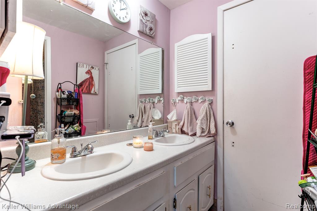 42627 Savoy Court, Northville, MI 48167 — Photo 16