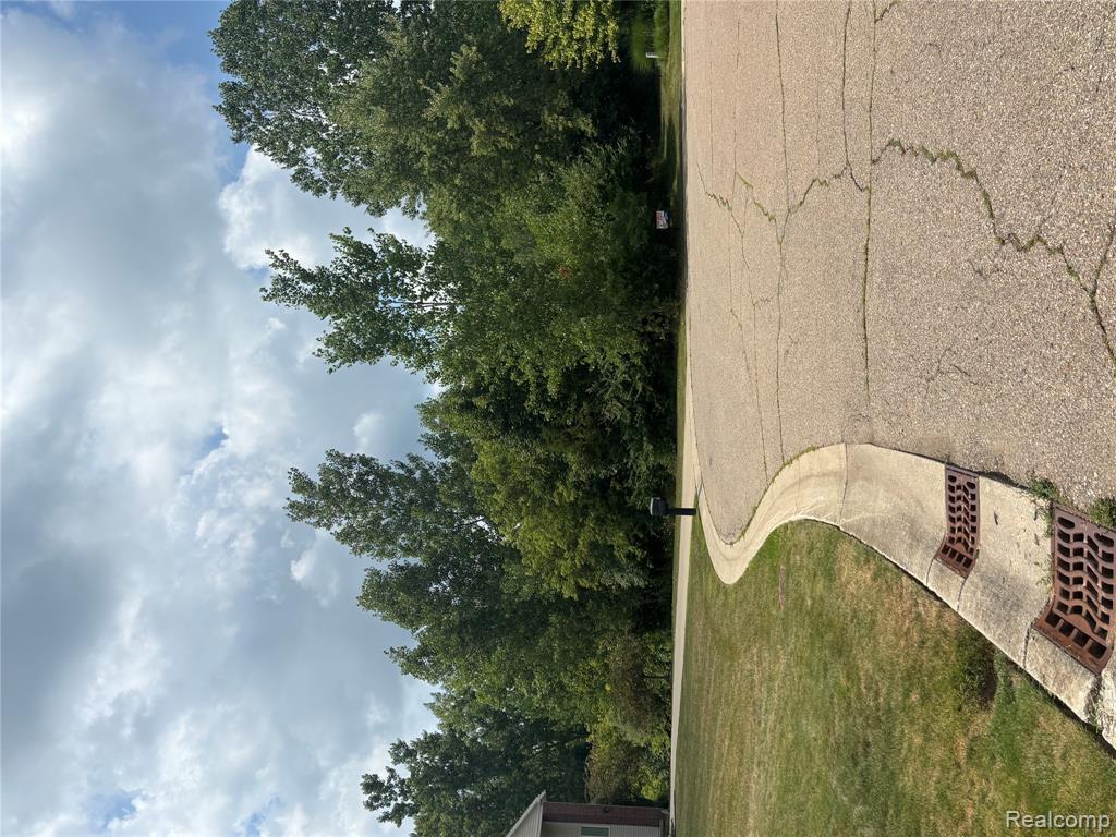 3130 Cornerstone Drive, Flushing, MI 48433