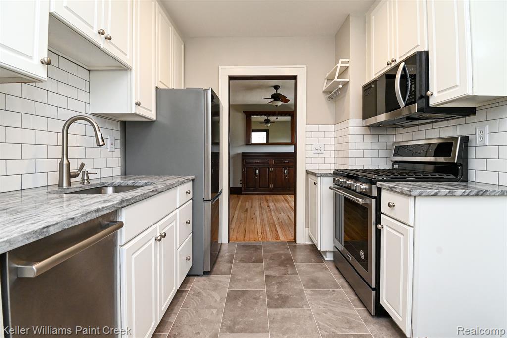 606 N CENTER Street, Royal Oak, MI 48067 — Photo 14