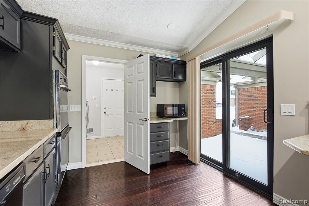 7154 Westchester, West Bloomfield, MI — Photo 11
