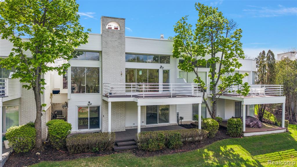 1756 ALEXANDER Drive, Bloomfield Hills, MI 48302 — Photo 32