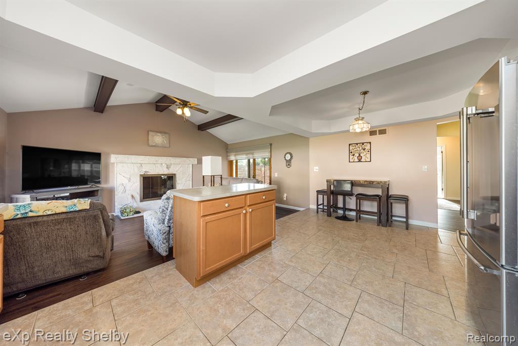 39611 HOLIDAY Drive, Sterling Heights, MI 48313 — Photo 8